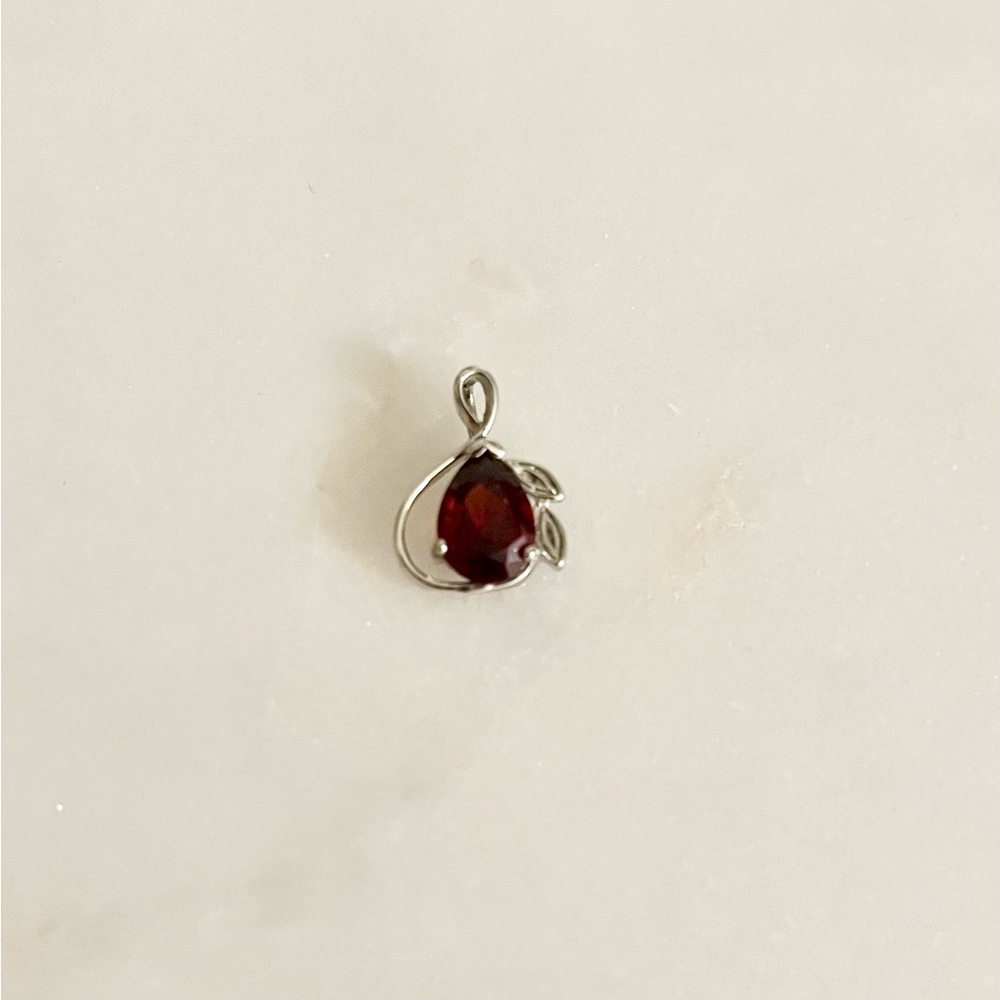 Garnet pendant, 925 silver